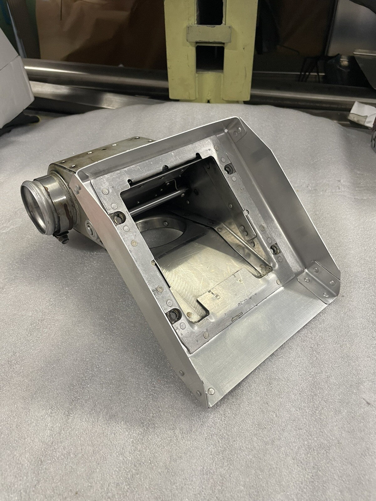 Cessna 150 152 Style AIRFILTER/AIRBOX SHROUD ASSEMBLY HOLDER PN: SVK0552130-11