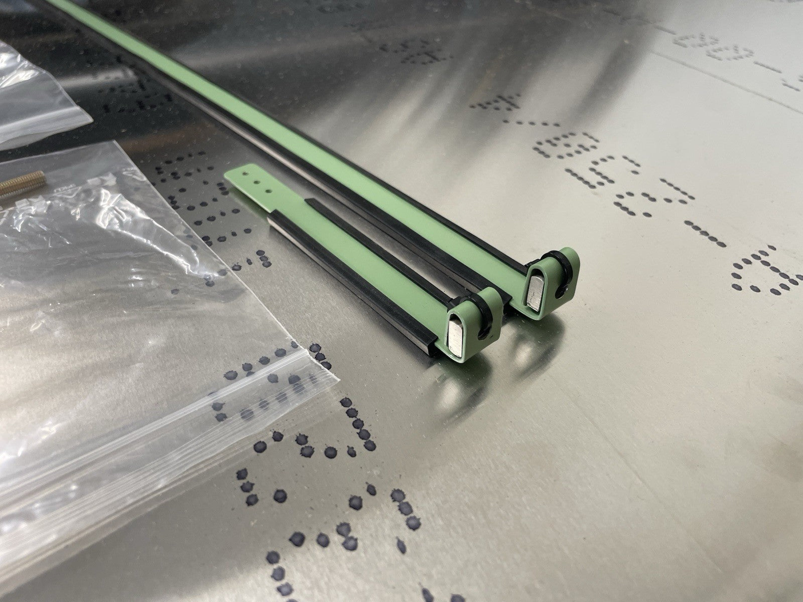 ✈️ Cessna 150 152 style SET OF NEW FUEL TANK STRAP,PN:SVK0523522-11,SVK0523522-1