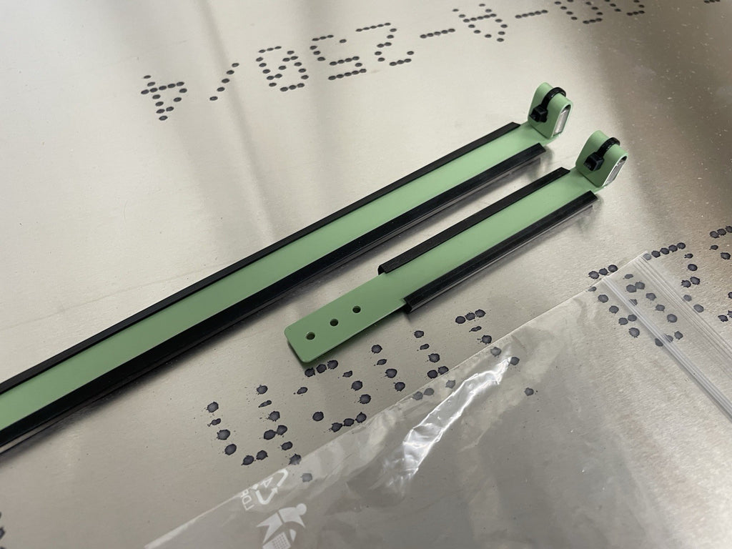 ✈️ Cessna 150 152 style SET OF NEW FUEL TANK STRAP,PN:SVK0523522-11,SVK0523522-1