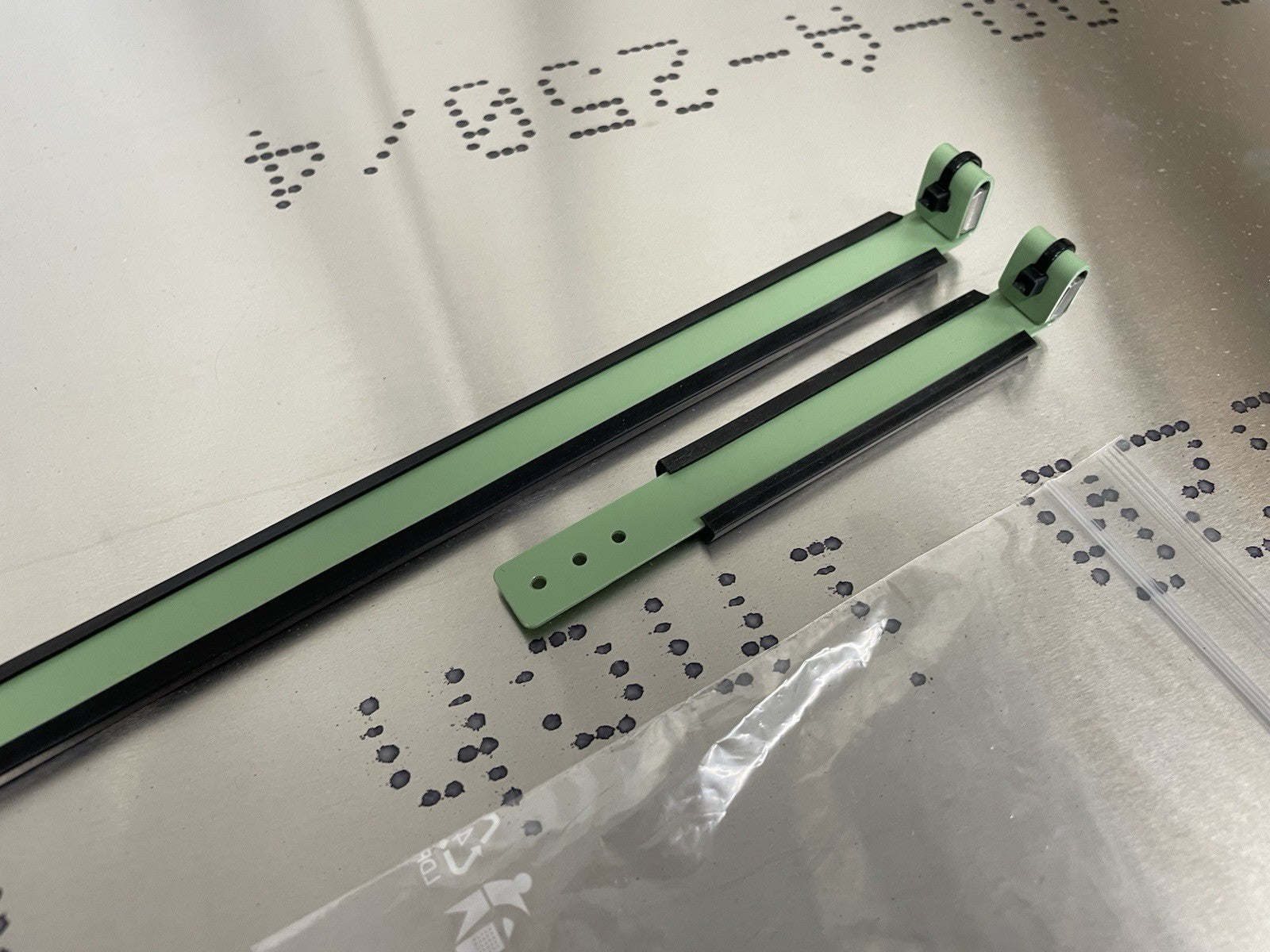 ✈️ Cessna 150 152 style SET OF NEW FUEL TANK STRAP,PN:SVK0523522-11,SVK0523522-1