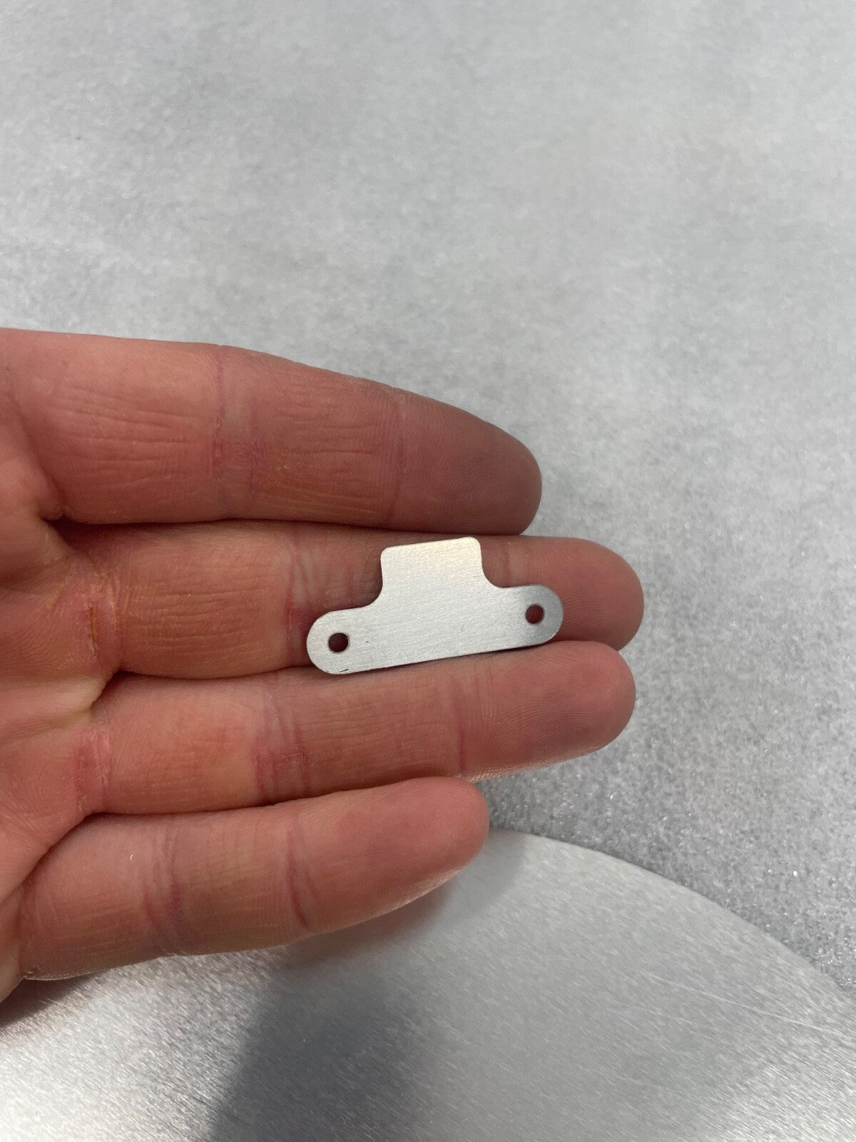 Cessna style OIL DOOR STRIKER PLATE PN: SVK1552004-25