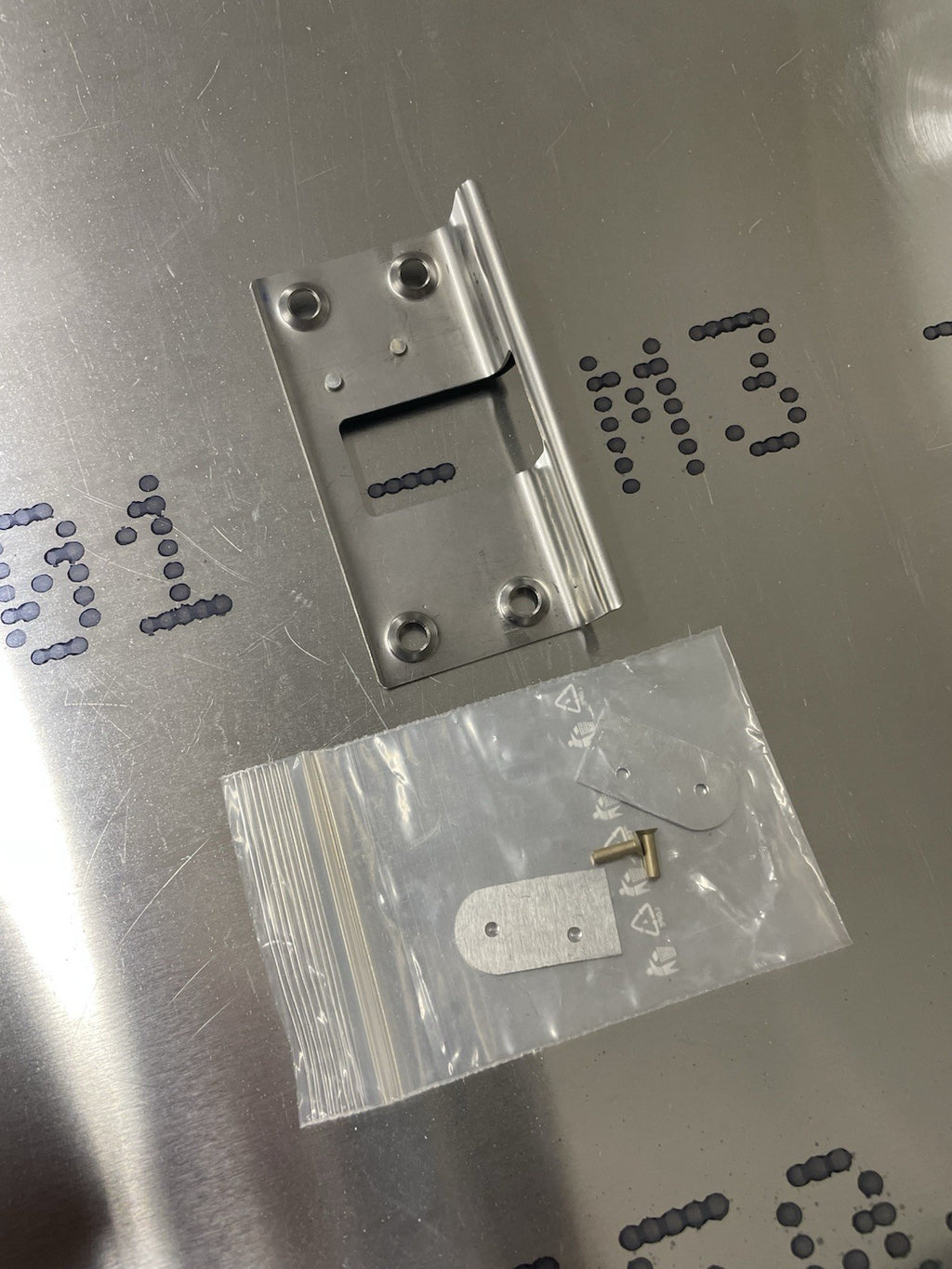 ✈️Cessna 182 style CABIN DOOR STRIKER PLATE LH/RH,PN:SVK1212144-1,SVK1212145-1