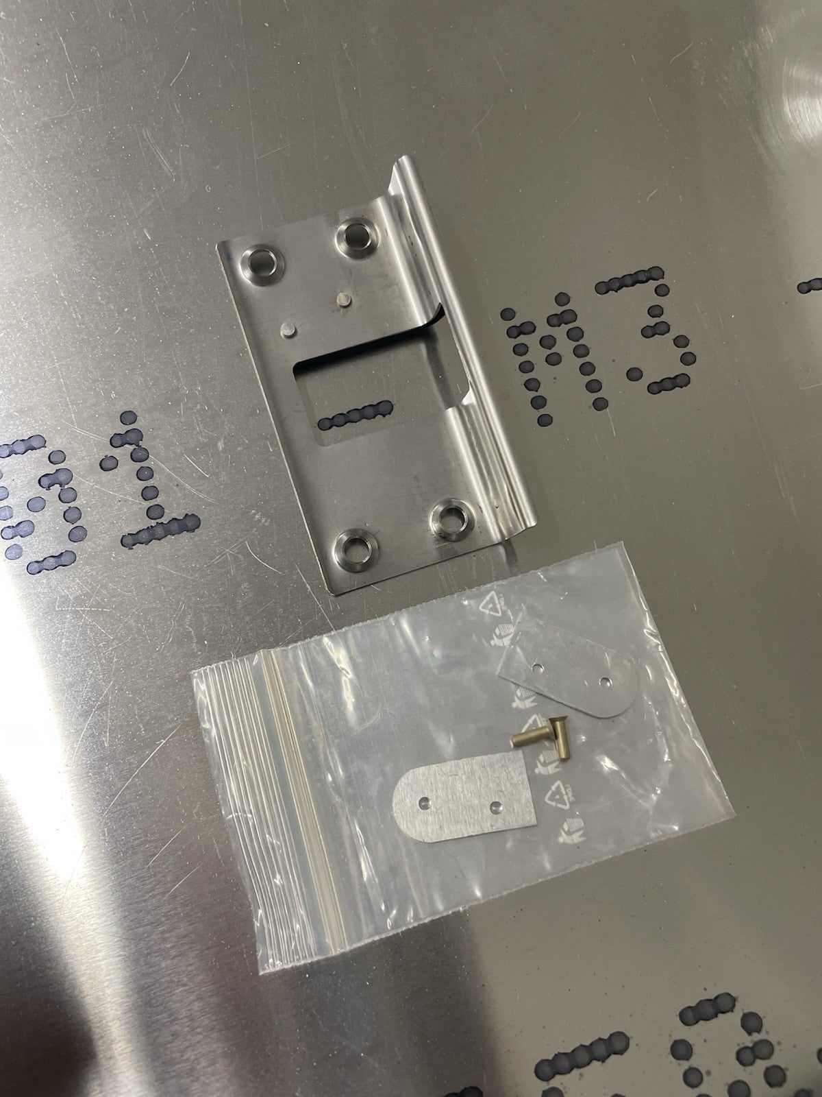 ✈️Cessna 182 style CABIN DOOR STRIKER PLATE LH/RH,PN:SVK1212144-1,SVK1212145-1