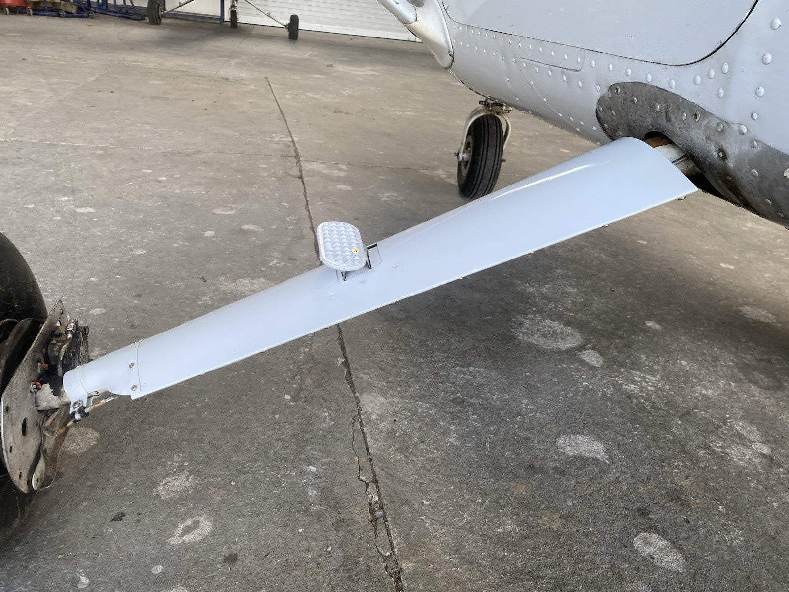 ✈️ Cessna 172 style Main Gear Leg Fairings SET ;PN: SVK0541193-7 ; SVK0541193-8