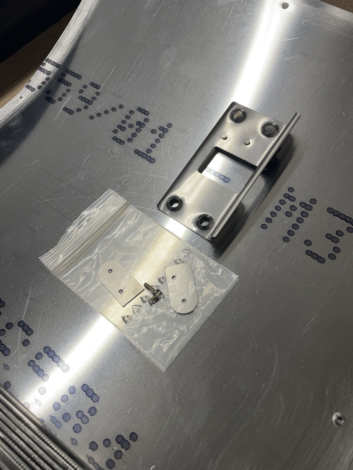 ✈️Cessna 182 style CABIN DOOR STRIKER PLATE LH/RH,PN:SVK1212144-1,SVK1212145-1