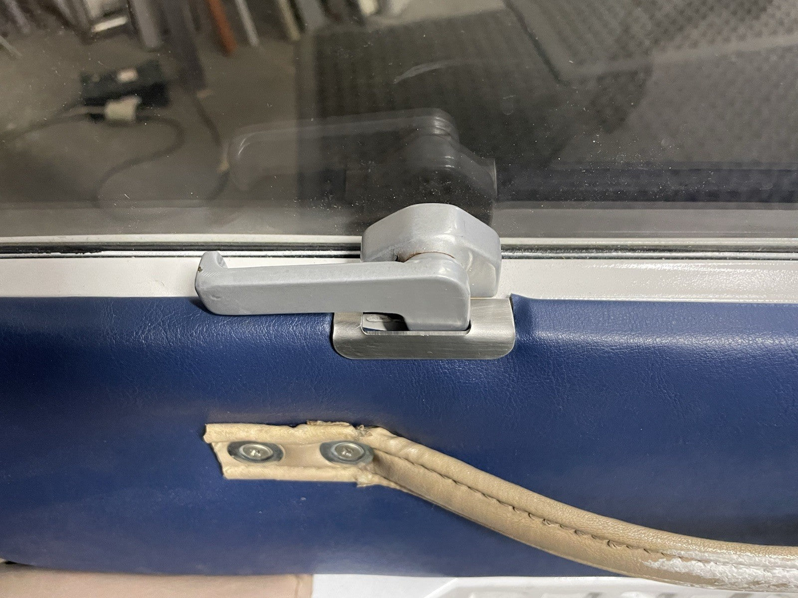 ✈️ Cessna style NEW RH WINDOW STRIKER PLATE, PN: SVK1217065-8 , SVK1217065-10