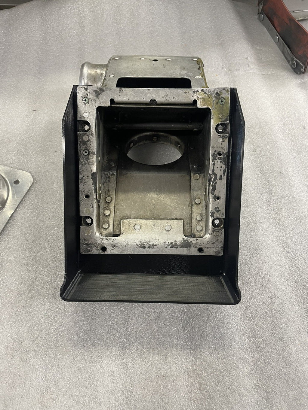 Cessna 150 152 style AIRFILTER/AIRBOX SHROUD ASSEMBLY HOLDER