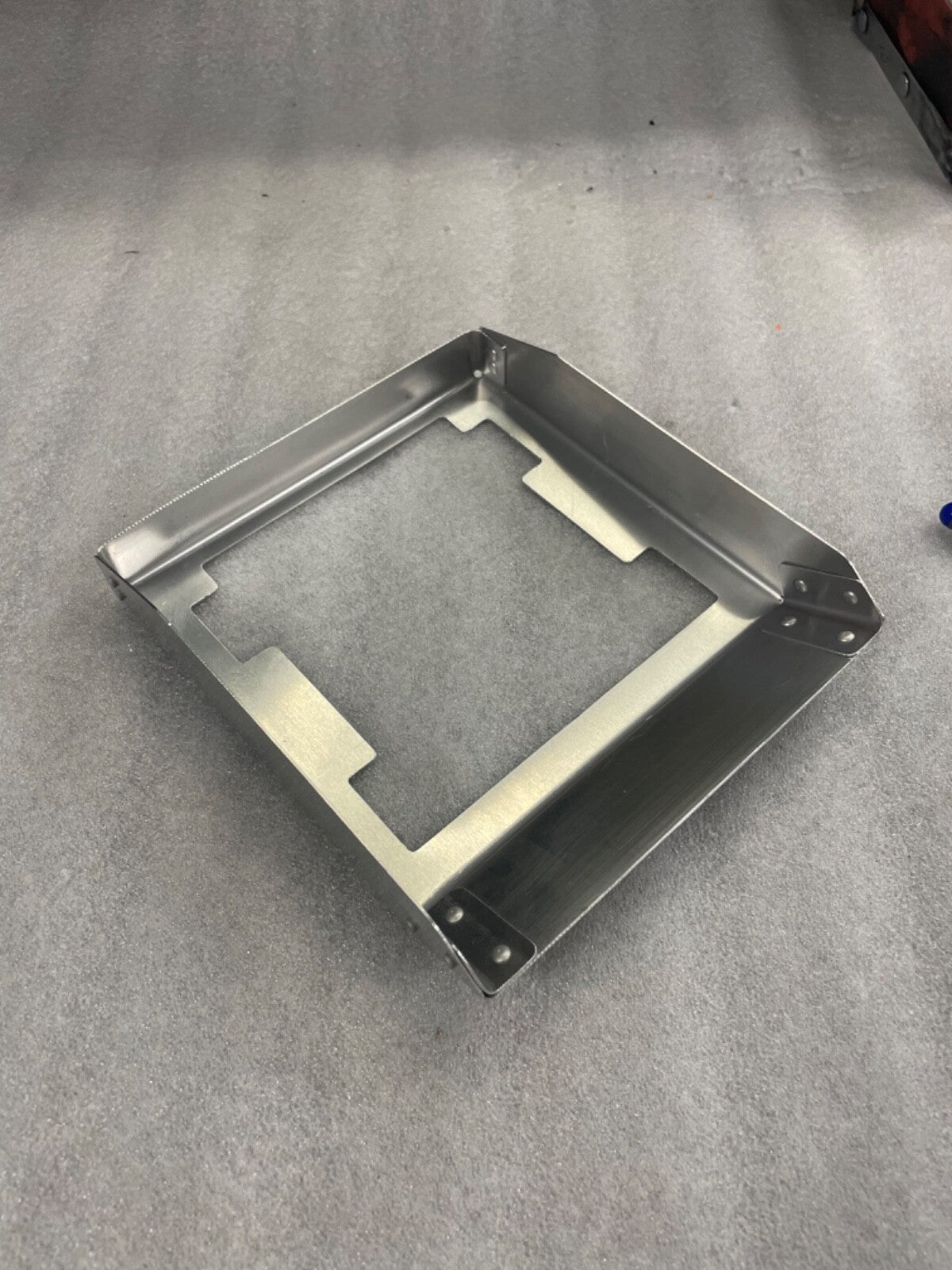 Cessna 150 152 Style AIRFILTER/AIRBOX SHROUD ASSEMBLY HOLDER PN: SVK0552130-11