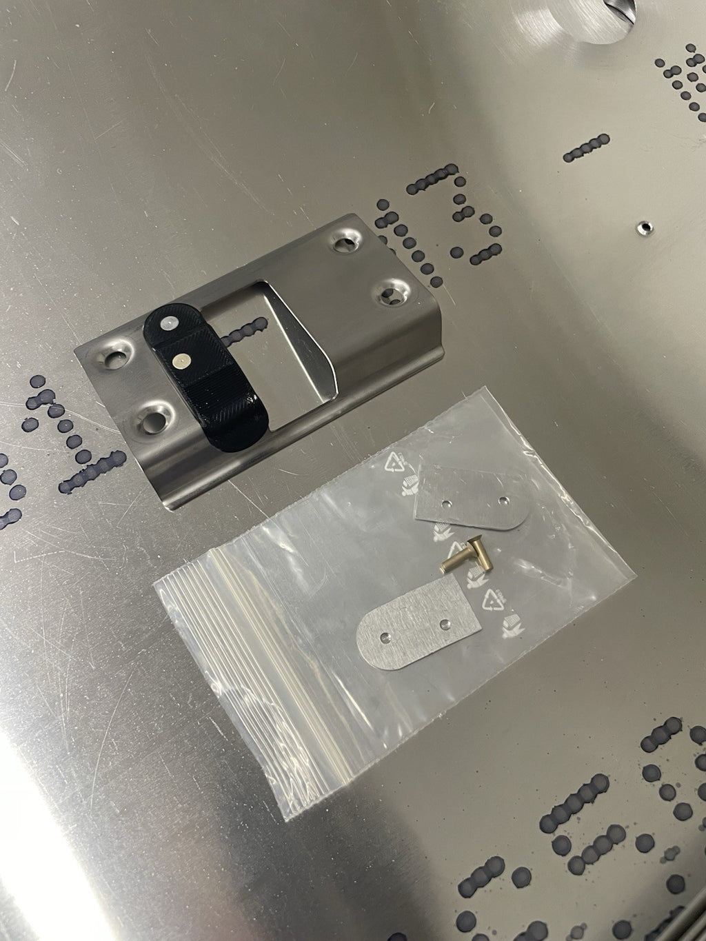 ✈️Cessna 182 style CABIN DOOR STRIKER PLATE LH/RH,PN:SVK1212144-1,SVK1212145-1