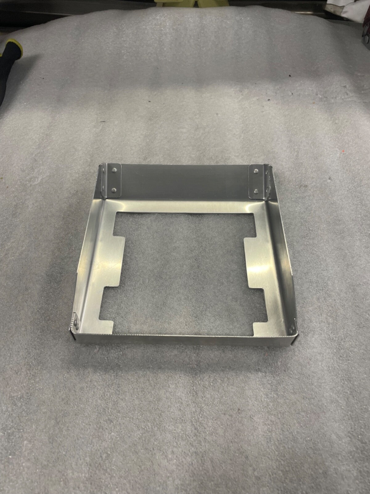 Cessna 150 152 Style AIRFILTER/AIRBOX SHROUD ASSEMBLY HOLDER PN: SVK0552130-11