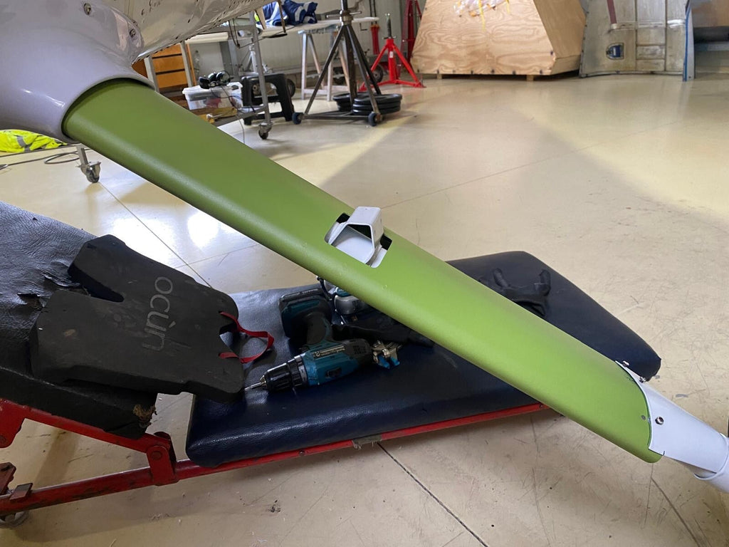 ✈️ Cessna 172 style Main Gear Leg Fairings SET ; PN: SVK0541193-7 ; SVK0541193-8