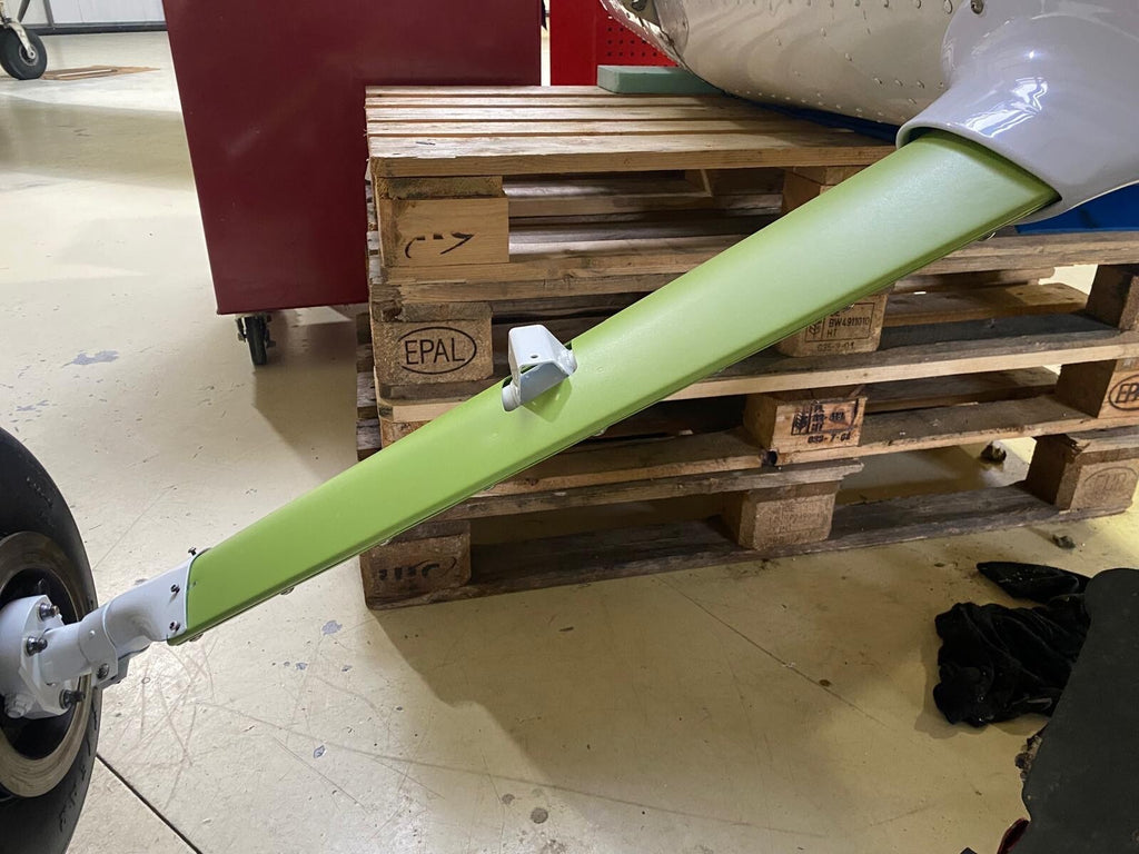 ✈️ Cessna 172 style Main Gear Leg Fairings SET ; PN: SVK0541193-7 ; SVK0541193-8