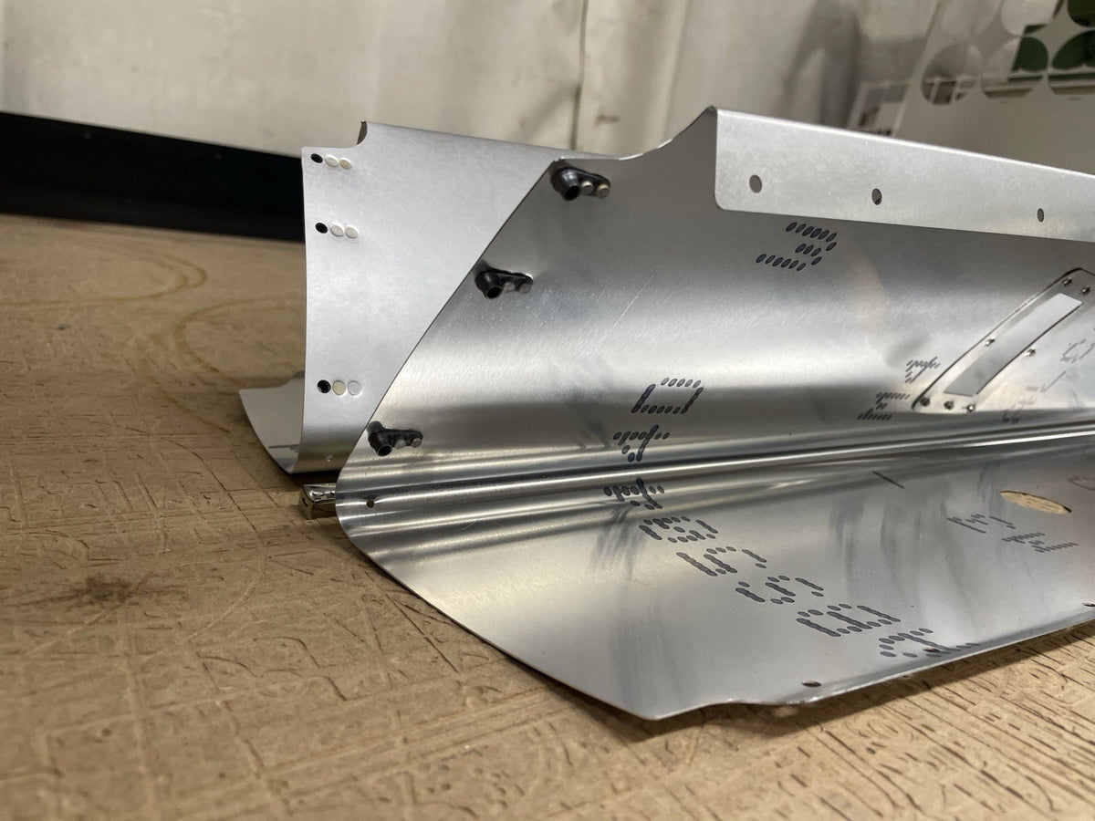 ✈️ NEW Cessna 182P style Main Gear Leg Fairings SET,PN: SVK0741624 , SVK0741624