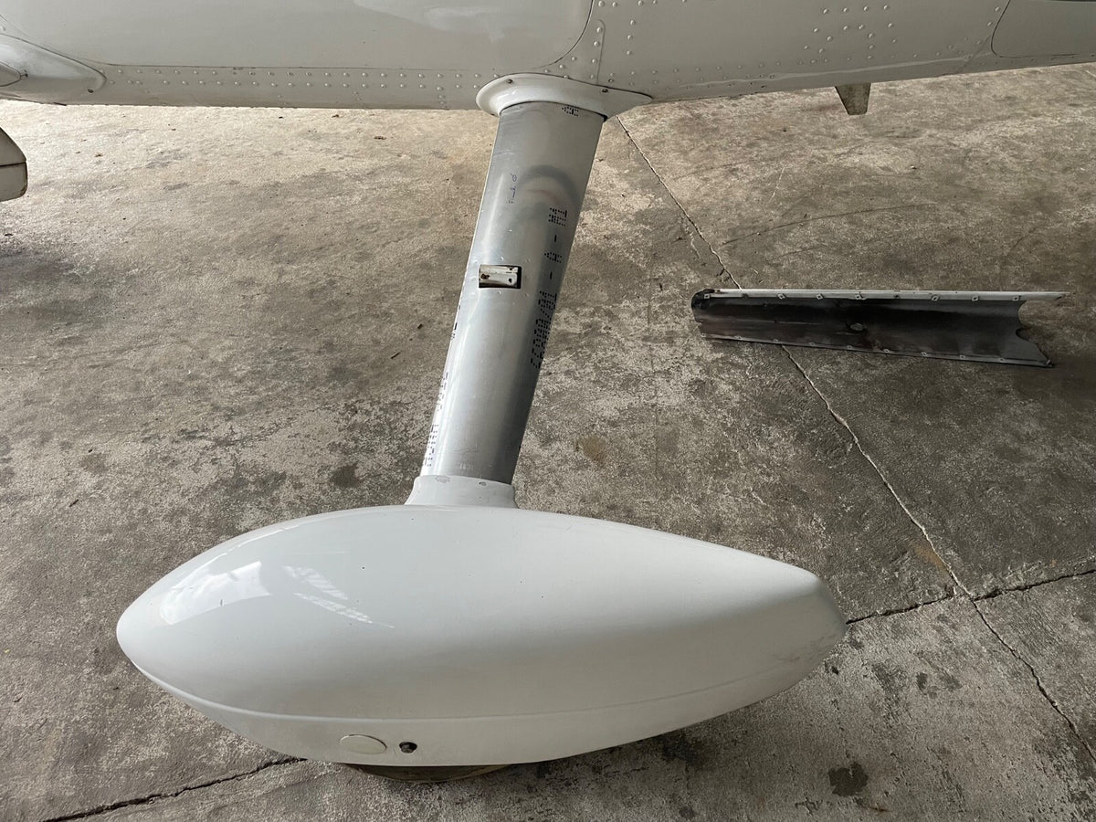 ✈️ Cessna 182Q,R style Main Gear Leg Fairings SET;PN:SVK0741624 , SVK0741639-5-6