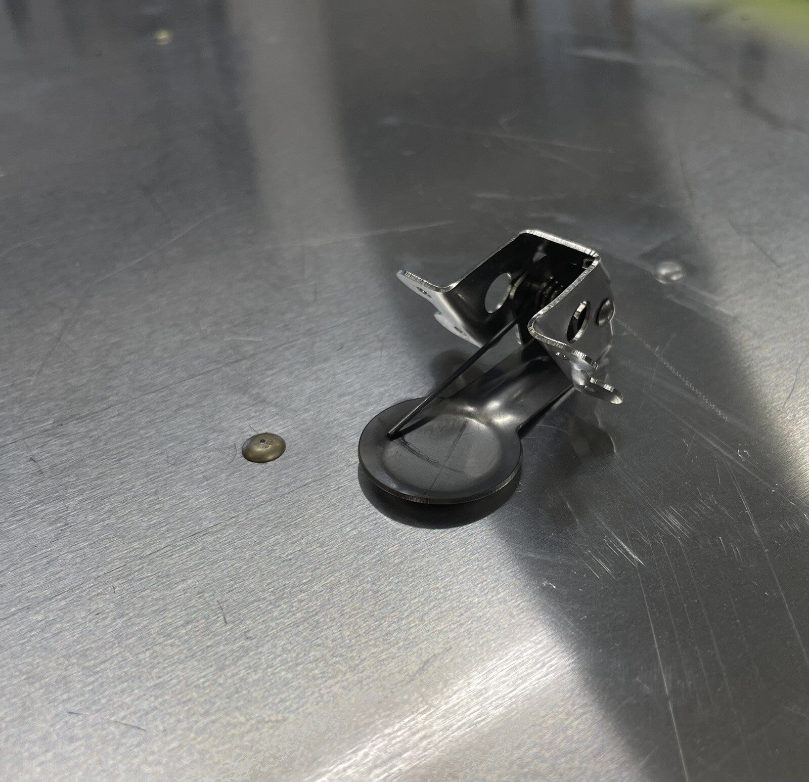 ✈️ NEW OIL SERVICE DOOR LATCH / LOCK, PN: SVKKM610