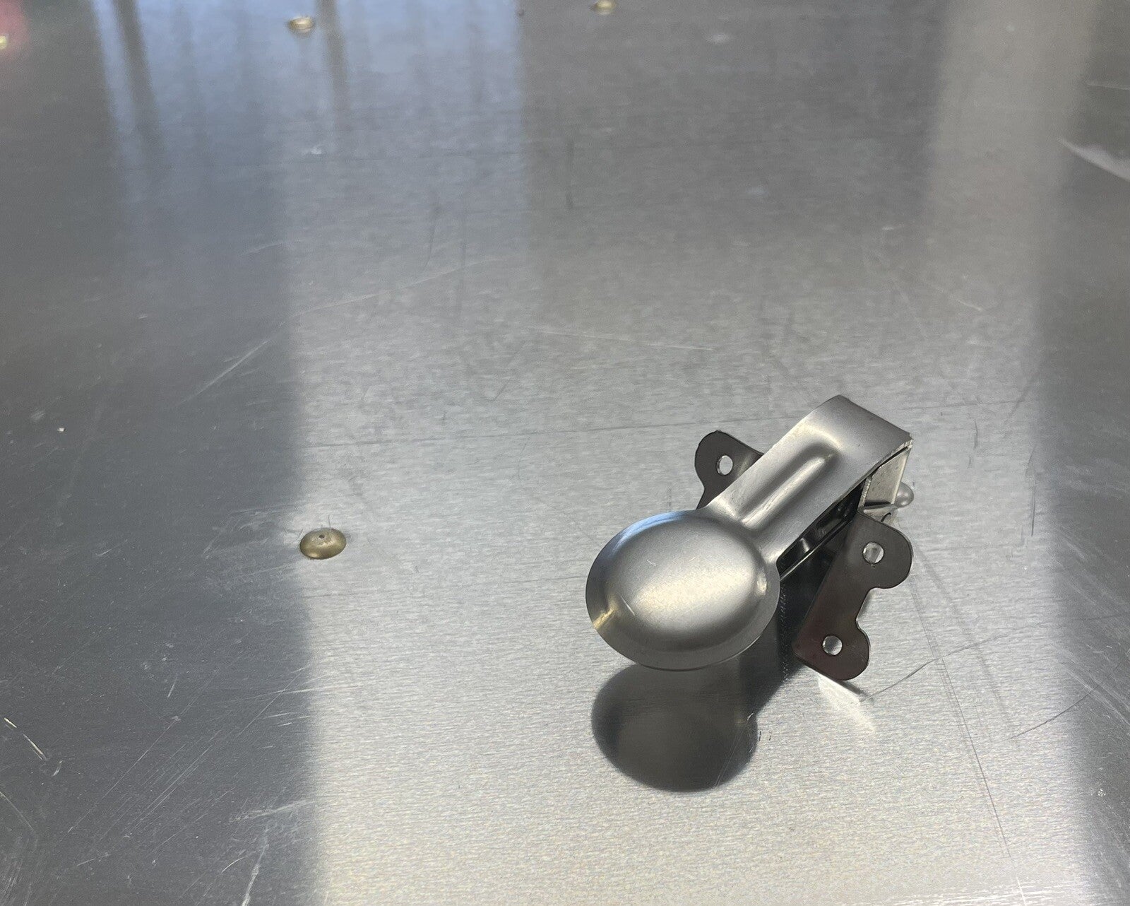 ✈️ NEW OIL SERVICE DOOR LATCH / LOCK, PN: SVKKM610